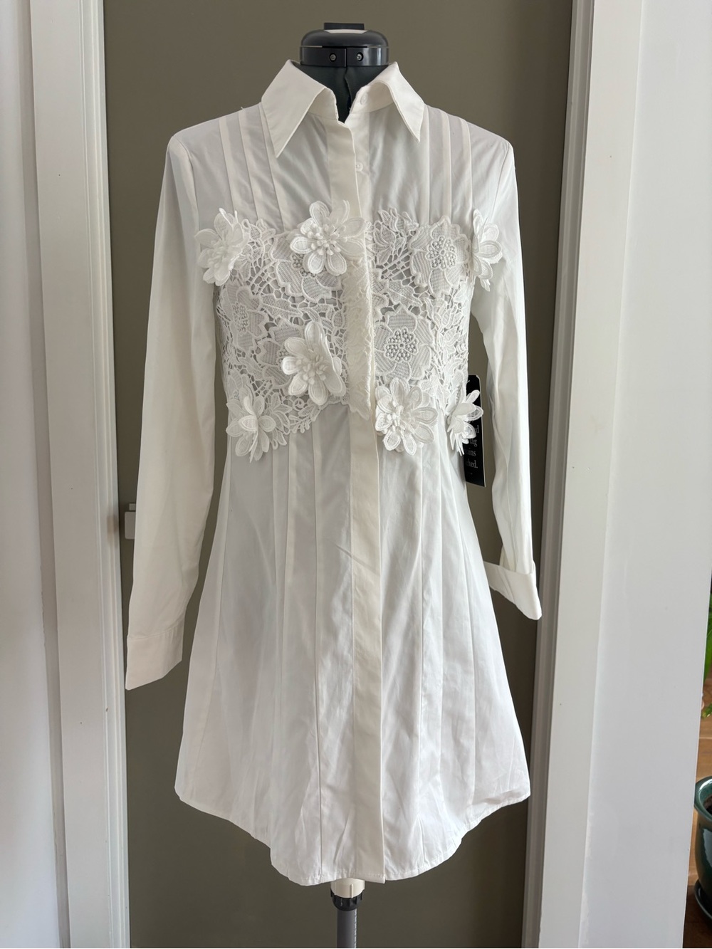 Hyacinth House Avery White Floral Applique Mini Dress XS NWT $158